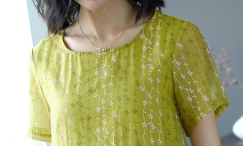 哇塞!这连衣裙，46岁嫂子一上身，嫩得像换了个人，我也照着买