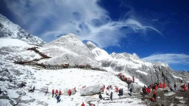 我国一座雪山被禁止攀爬：只能远远观望它的美，而不能切身体验！