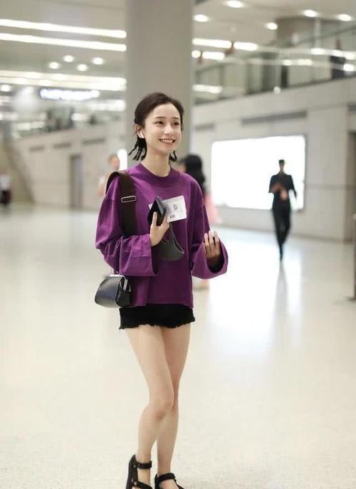 165的“明玉”和159鞠婧祎同穿短裤，终于知道身高不够，什么来凑