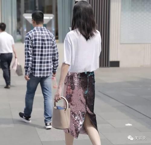 厌烦夏日太平淡？迪丽热巴教你怎么秀身材！