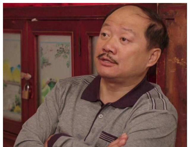  #部电视剧#谢广坤年轻时照片曝光，发型时尚十分帅气，变身低配版黄晓明