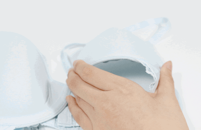 越来越多女明星“真空”出街,内衣真的这么讨厌?