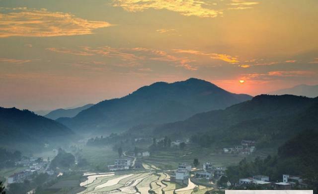 河南最偏远的县，距郑州400多公里，武汉100多公里