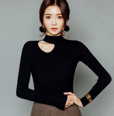 现在的女人越来越迷人，只因穿了这么洋气的小衫