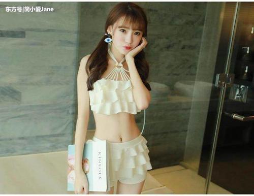 夏季选对泳衣,演绎摩登范儿,尽情的释放性感和美丽