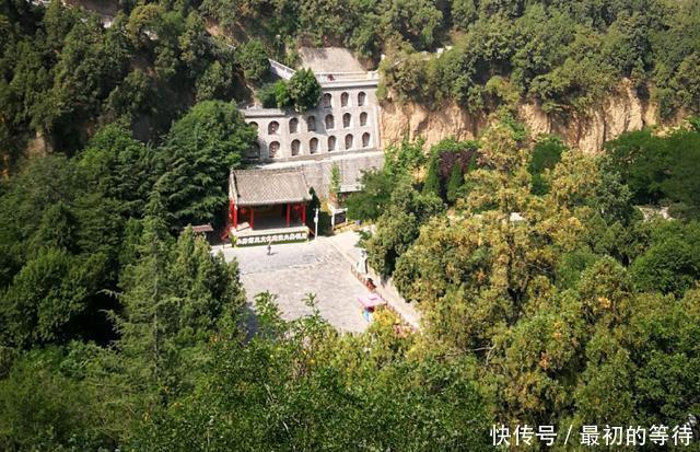 陕西藏一“仙山”,游客来了“闲不住”,看见石头就从头摸到脚