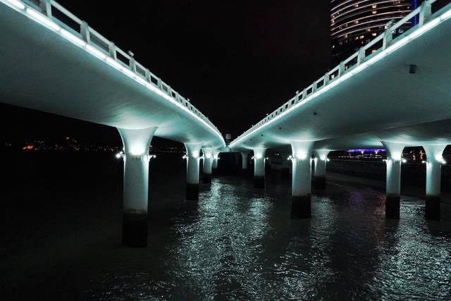 厦门这座桥离海面不足5M,堪称世界之最,外地游客都喜欢在这看海