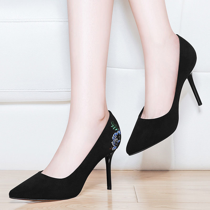 优雅女人看脚，精致女人看手!高跟配美人，不瞩目都难