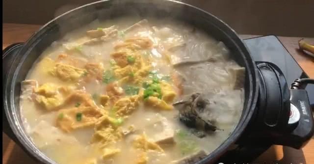  『红烧鲫鱼』娶了一个江心洲上长大了的丈夫，觉得一年能吞掉全部渔塘