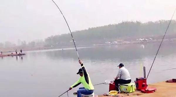  [钓上]钓鱼浮漂这么一调整，百发百中！钓上的鲫鱼又肥又大