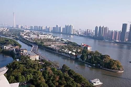  「唯一」中国唯一能和四大直辖市相提并论的省会城市，被誉为千