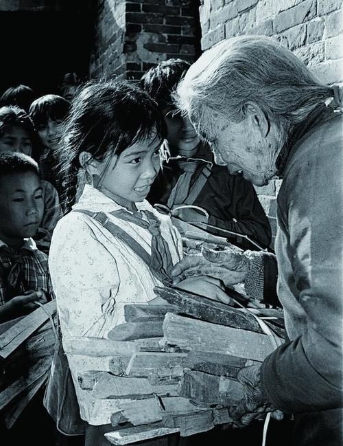  摄影师|50年，30余万张照片，这位广州摄影师用影像讲述社会发展