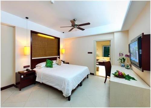 在三亚的碧海蓝天上我要飞得更高，看得更远