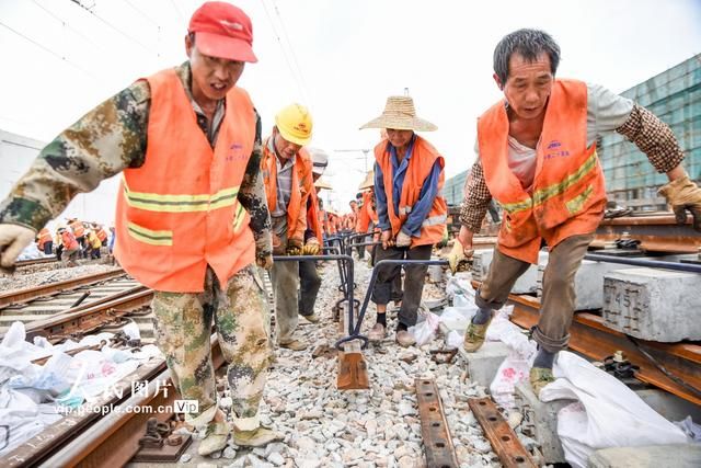  「扩建」广州动车段高级修扩建工程项目施工忙