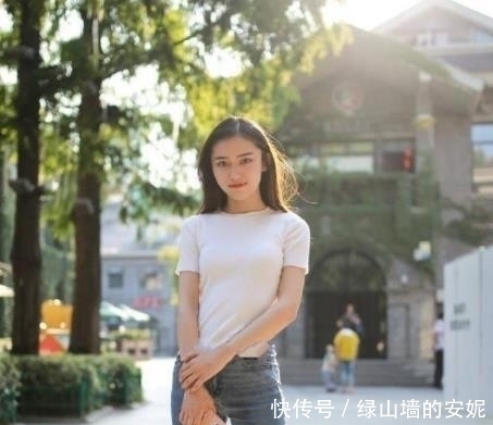  [特别]街拍：青春靓丽的小美女，雪白如玉的脖颈，特别美丽动人