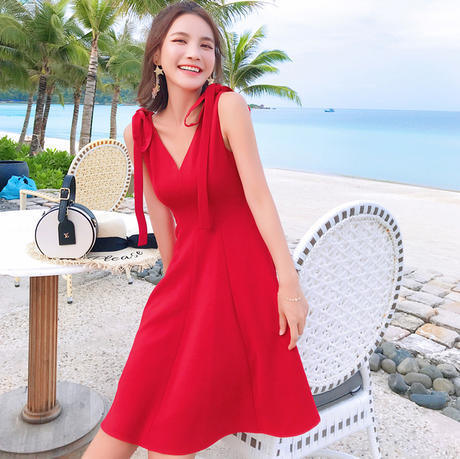 小红裙给的浪漫，普通连衣裙给不了，动人韵味，亭亭而立