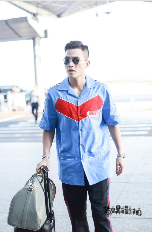 欧豪不过理了一个新发型，颜值爆表帅到飞起，却因搭错裤子变短腿