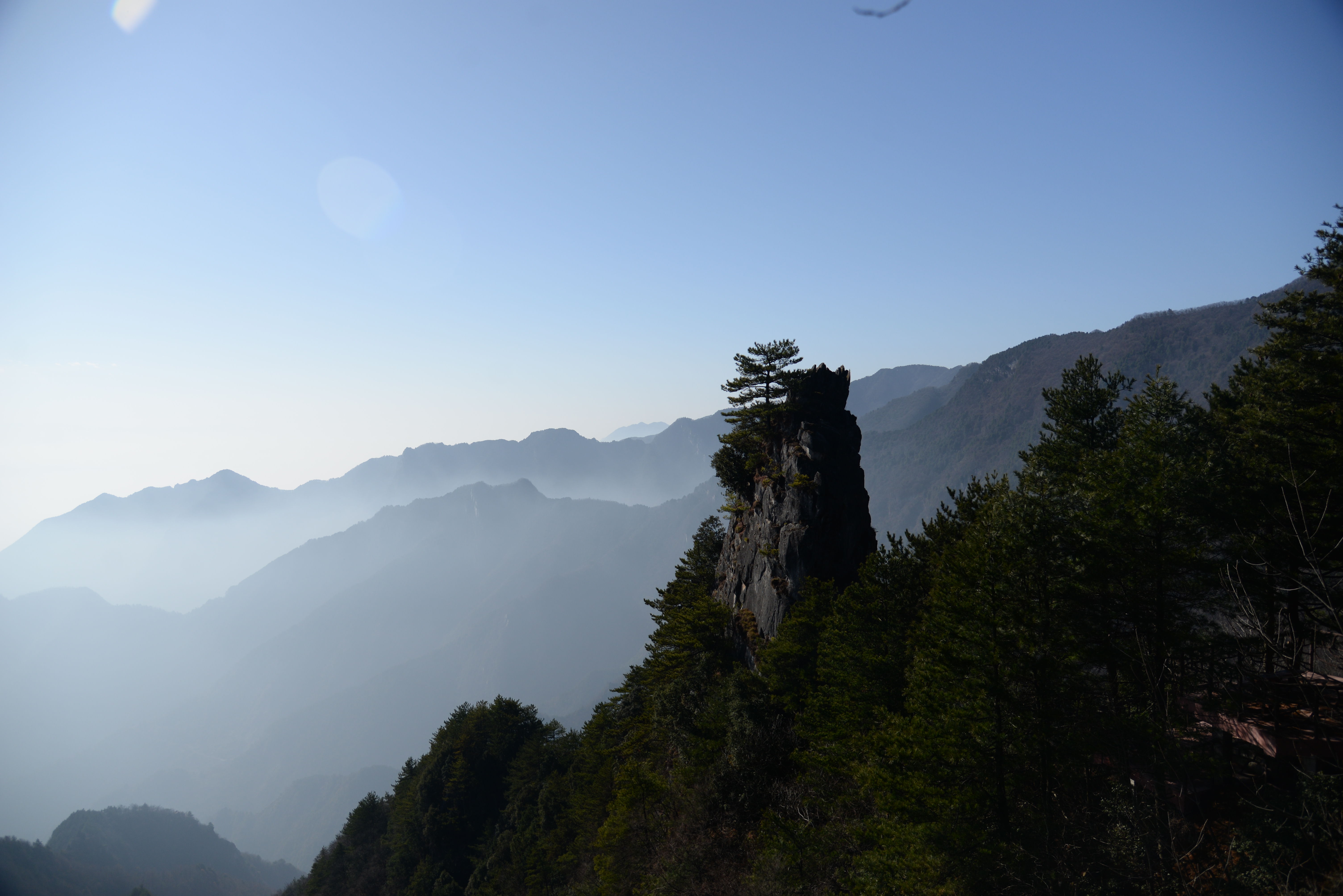 陕西第一名山景色秀丽，冬季游客稀少可怜