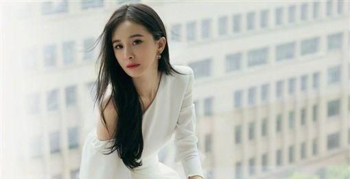  黄晓明@迪丽热巴失业一年！杨幂黄晓明没戏拍
