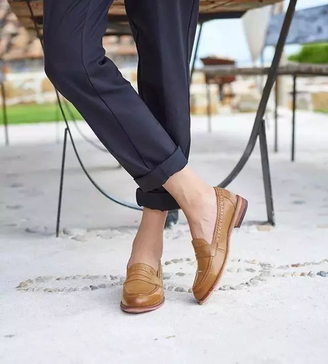 这双鞋流行了近百年，经典就是永不过时