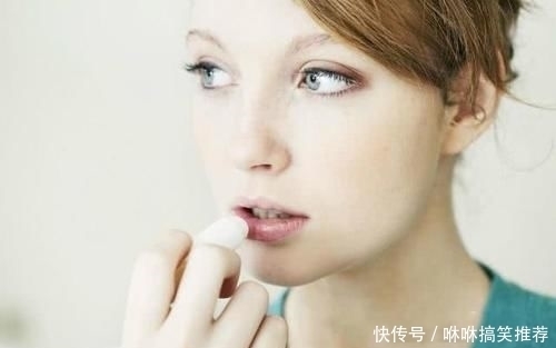 『女生』女生有这5个习惯,会让嘴唇变丑尤其第2个,不改掉难提升颜值