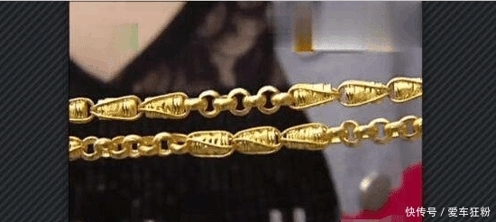 女子花一万八买的金项链一年后变“银”项链 商家: 根本没问题