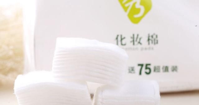  [洗面奶]为什么爽肤水不能用手涂,而要用化妆棉涂?今天终于明白了!