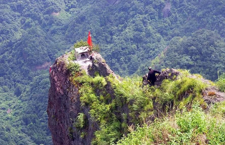 中国最危险的小庙，许多人为了烧一根香而失去生命