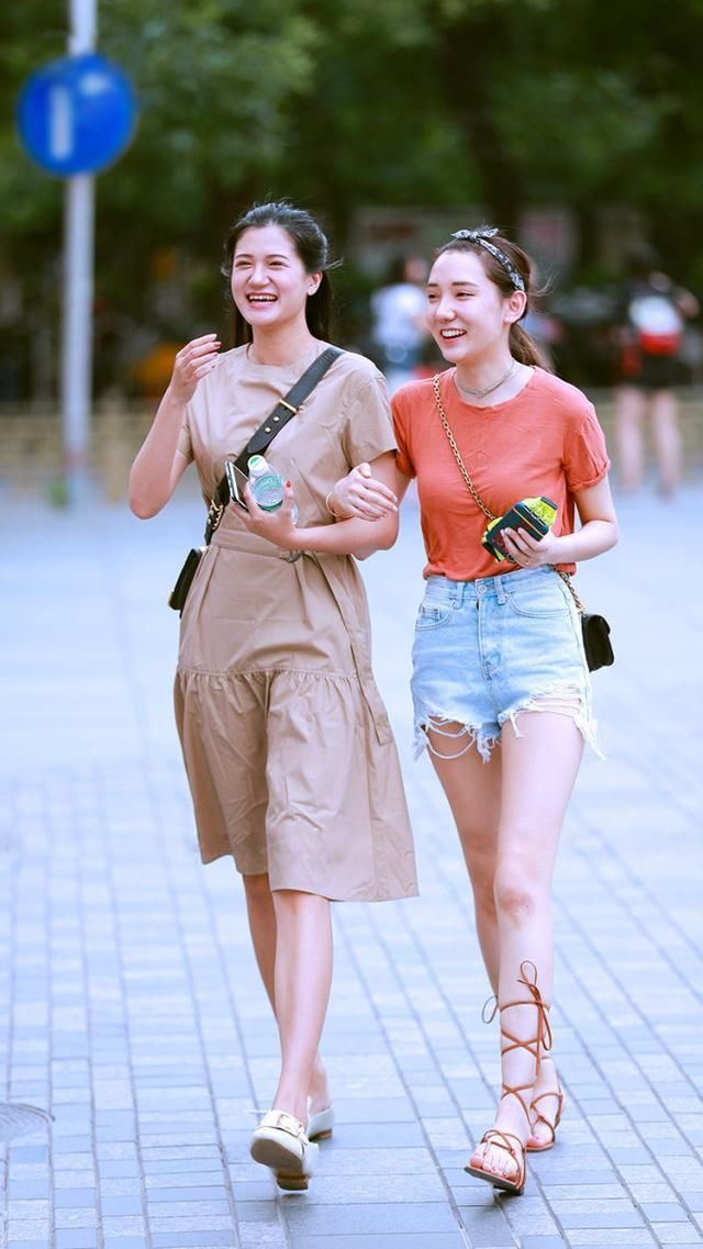 街拍:三里屯的街拍达人教你如何清爽整个夏天!