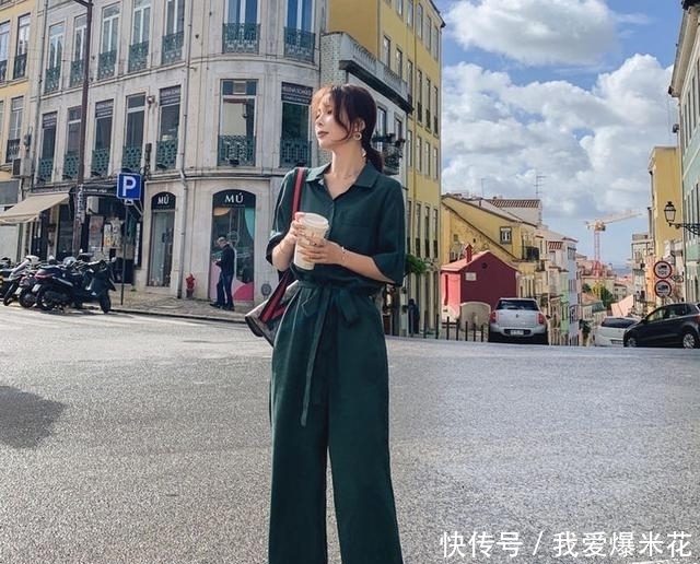  『颜色亮丽的衣服』记住这几点，女人过了40+别碰4件衣服，装嫩又俗气