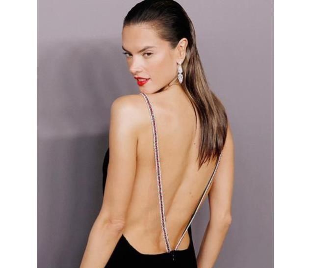 被誉为维密台柱,还是巴西第一美人,模特“失业”后成旅行狂人?