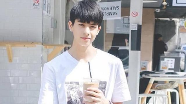 男生要想不显老，换个发型让你重回18岁