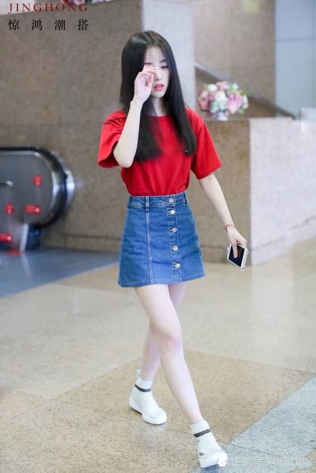 厉害呀鞠婧祎！一条4扣短裤穿出2米1大长腿，网友：这腿我服了！