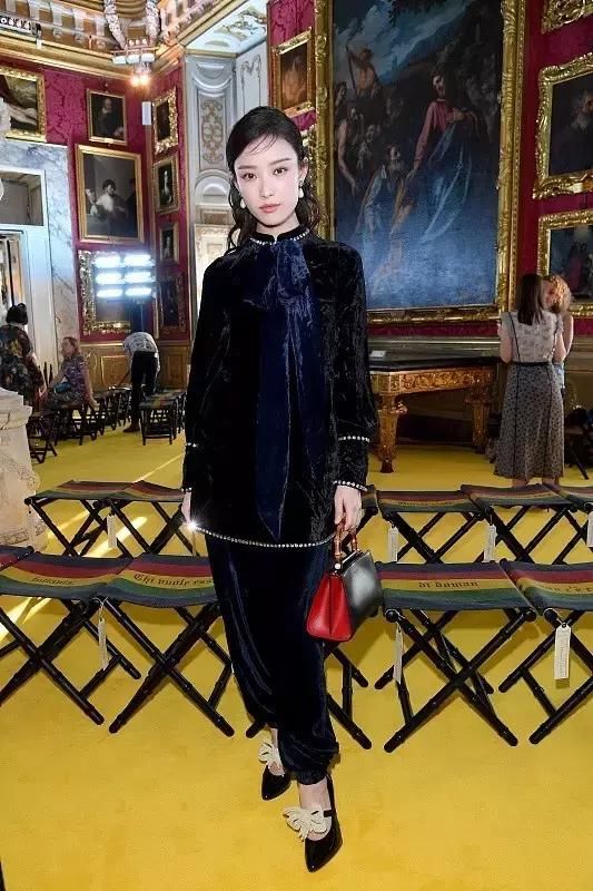 杨幂脚上这双鞋流行了100多年，倪妮Baby都要争着穿！