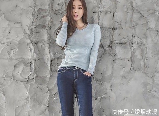  牛仔裤：牛仔裤使得整体线条更加柔和！