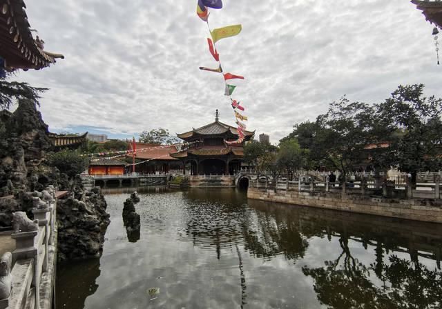 中国极罕见的倒坡寺：门票仅6元，还送一包香和2根红蜡烛