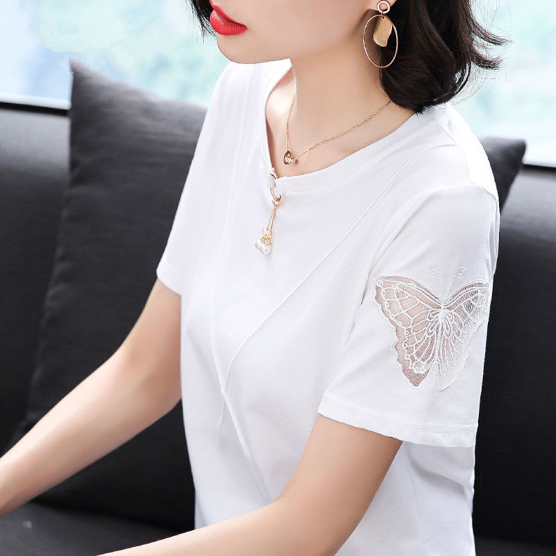 太美了!老婆穿新买的“减龄衫”，瞬间年轻十岁，散发迷人女人味