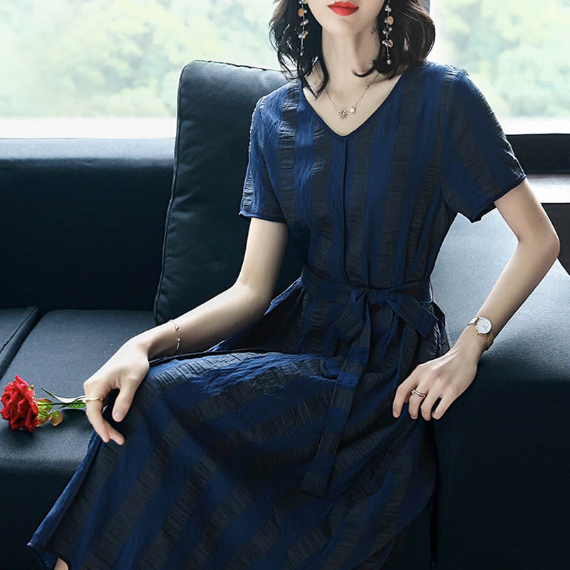 新发现一种裙:叫“德芙裙，比阔腿裤更有女人味，轻松穿出骨感美