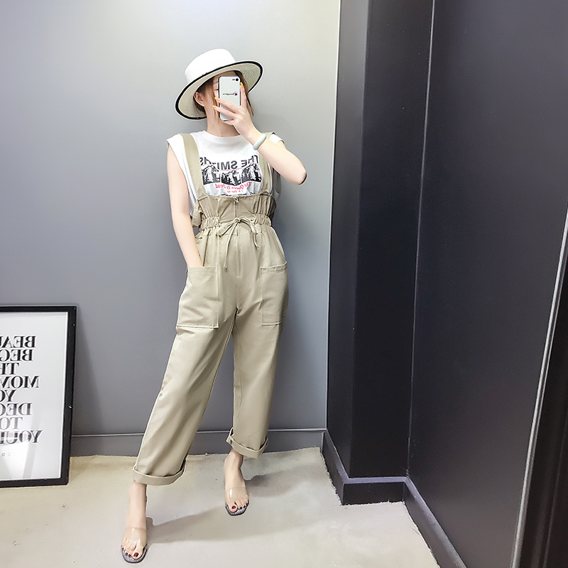 今年流行这裤子叫：初恋裤！比“烂大街”的阔腿裤更时髦显瘦