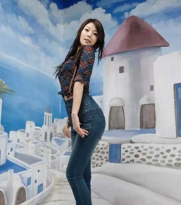 #韵味#很有韵味的牛仔裤美女,身姿曼妙丰盈,特别吸引人