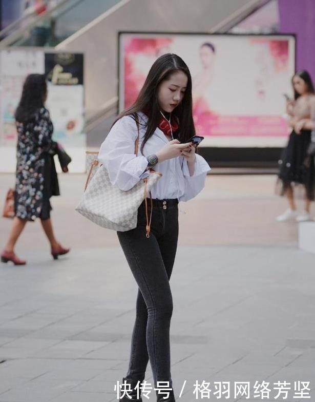  「认同」街拍穿搭：承认自己的伟大，就是认同自己的愚疑！