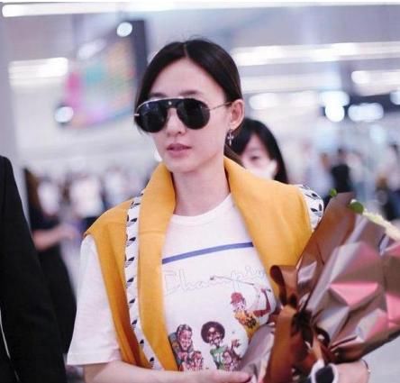 厉害了王丽坤!运动裤也能当围脖戴?网友:林更新看了想打人!