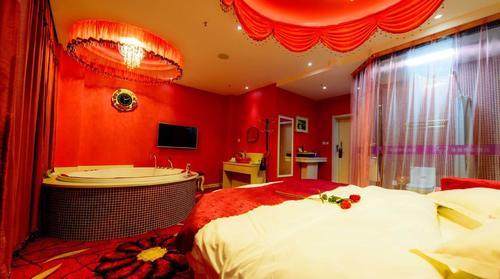 外出旅游住酒店时,尽量不要选择情侣套房,存在极大的安全隐患!