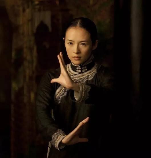  『洗脑』章子怡凭《2046》五番角色就能拿到金像奖影后，别被番位论洗脑