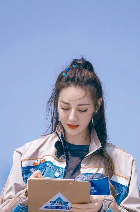 没关系■发型普通没关系,这几款可爱的夹子夹头发上,让你显得俏皮又甜美