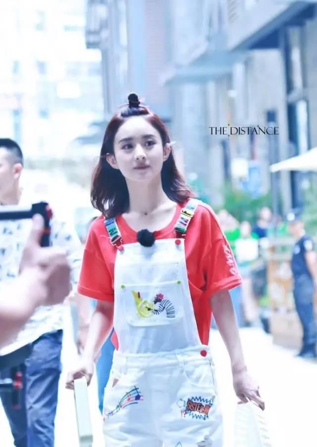 佟丽娅赵丽颖齐齐剪短发，你要玩一下吗?