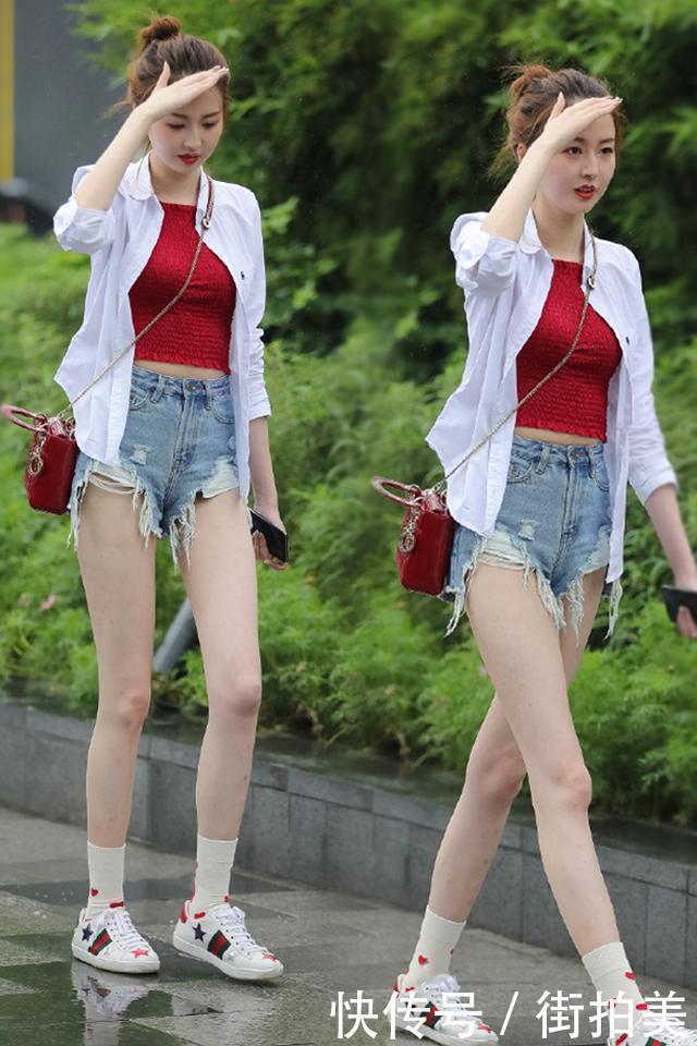 这么短的热裤美女也硬要穿，为了显腿长也是拼了，不过真的很美！