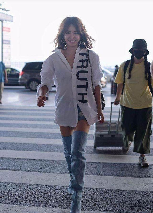 女明星们玩起了反季节穿鞋，网友：如果我这样可能会得脚气诶！