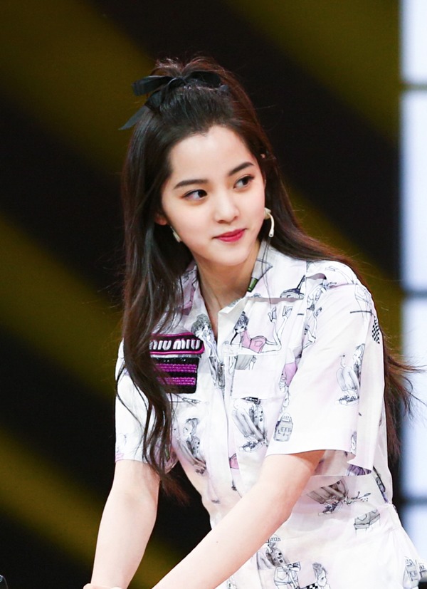 看《天坑鹰猎》，帮王俊凯挑选女朋友