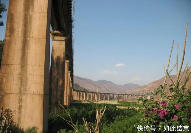  鸣笛■中国最特殊的大桥：一名年轻战士被浇筑在这里，火车经过